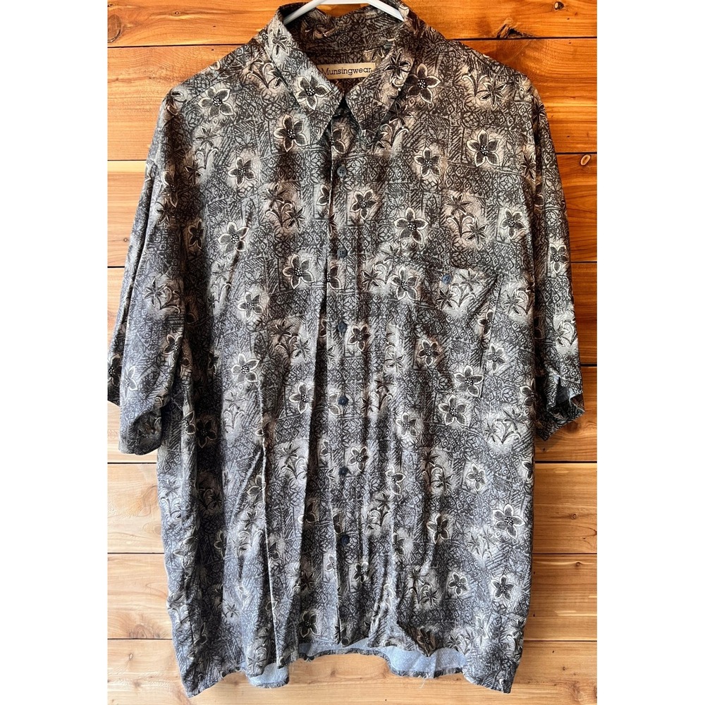 Munsingwear Button Down Mens XL Grey Floral Rayon Short Sleeve Shirt Excellent